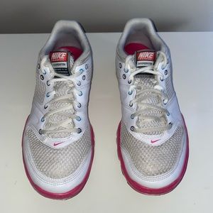 Nike training hypertr white and pink